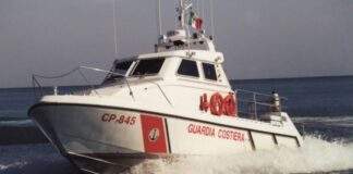 La Guardia costiera salva gli occupanti di un’imbarcazione in avaria tra Bisceglie e Molfetta