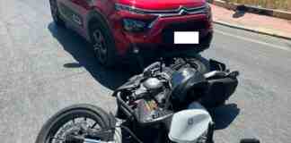 Scontro auto-moto in via don Pancrazio Cucuziello, 26enne ferita