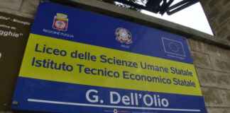 Corridoio allagato nell’Istituto “Dell’Olio”, intervengono vigili del fuoco e polizia locale
