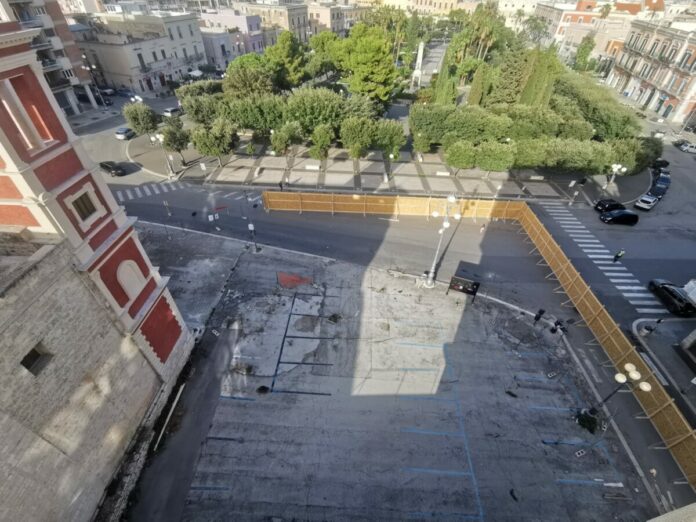 cantiere lavori area accanto calvario piazza vittorio emanuele