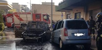 Auto in fiamme in via Abate Bruni