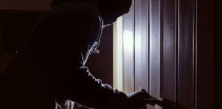 Furto in appartamento sventato dal coraggio di una donna in Via Pasubio