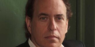 Lo scrittore americano Glenn Cooper a Bisceglie per Libri nel Borgo Antico