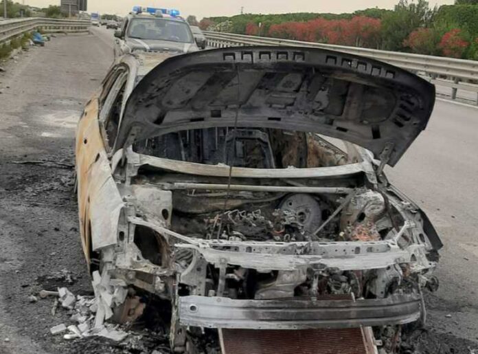 mezzo in fiamme ss16 bis