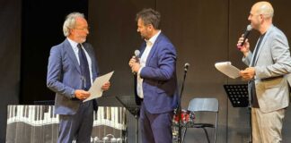 Il manager biscegliese Gianni De Trizio insignito a Trani per il supporto all’evento delle Frecce Tricolori