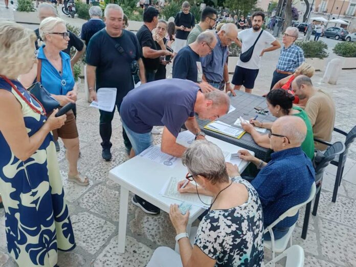 raccolta-firme-Barletta-3-696x522