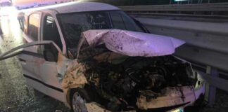 Incidente all’alba sulla SS16Bis: scontro auto-trattore e tre feriti