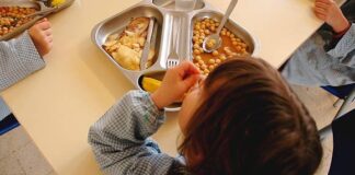 Mensa scolastica, il movimento “Diritti in Comune”: «Servizio non garantito per tutto l’anno»