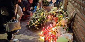 Più di mille persone alla fiaccolata in memoria di Rosa e di Margherita: i funerali si terranno alla Basilica di San Giuseppe