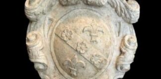Rubato negli anni ’70, stemma araldico del XVIII secolo restituito alla Città dai Carabinieri TPC