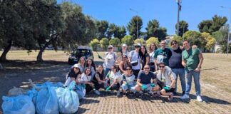 I dipendenti del McDonald’s di Bisceglie ripuliscono il parcheggio dell’Arena del Mare