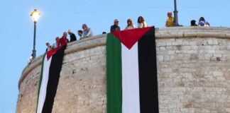 Arci Oltre i Confini, esposte due grandi bandiere della Palestina sul torrione