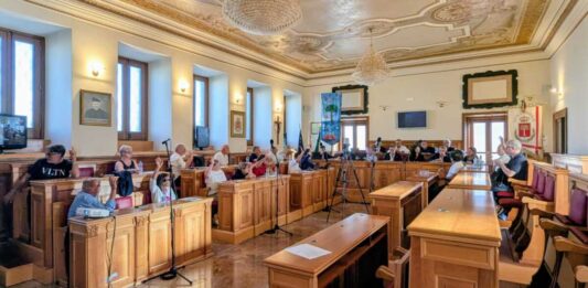 L’opposizione attacca sul cambio in Giunta: «Palazzo San Domenico come un bancomat, scempio istituzionale»