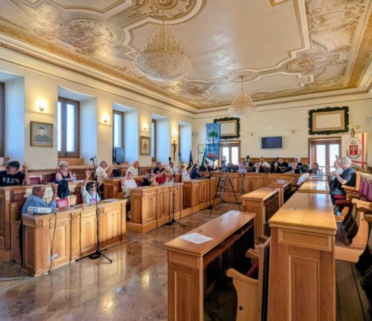L’opposizione attacca sul cambio in Giunta: «Palazzo San Domenico come un bancomat, scempio istituzionale»