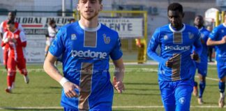 Ritorno di fiamma per la fascia sinistra azzurra, confermato Roberto Farinola