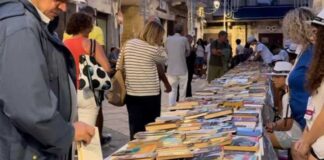 In piazza Duomo l’ultimo appuntamento annuale con lo “Sdraialibro”