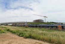 Giovane tenta il suicidio sui binari, l’intervento dei Carabinieri evita la tragedia