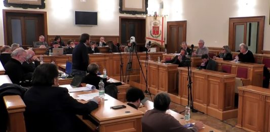 Consiglio comunale, nell’ordine del giorno l’intitolazione del Teatro Mediterraneo a Franco Napoletano