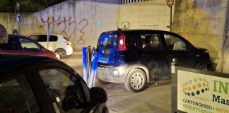 Paura in via Ruvo: Panda si schianta contro il muretto del ponte, illesi i due occupanti