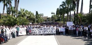 Bisceglie, l’onda bianca per Alicia: il silenzio dei ragazzi rompe il dolore