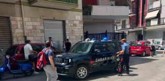 Furto nella farmacia Silvestris: ladro inseguito e bloccato grazie alla chat dei commercianti