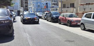Giallo in via M. D’Addato, auto a fuoco in parcheggio condominiale: trovate tracce di un atto mirato