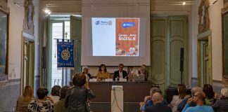Bisceglie da scoprire: il Rotary dona album didattico alle scuole tra storia, inclusione e solidarietà