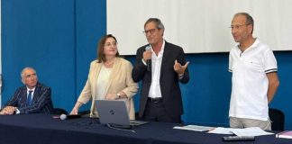 Suona la campanella, il Sindaco agli studenti del plesso “Cosmai”: «Siete il futuro, ci vuole coraggio»