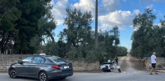 Scontro all’incrocio tra via Crosta e carrara San Mango: ferito un 17enne in Vespa