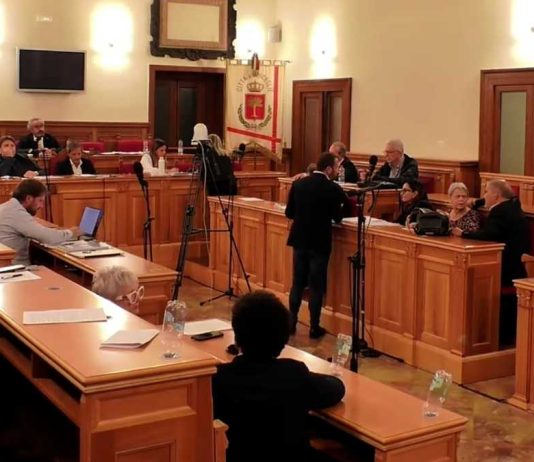 Consiglio Comunale: approvata variazione bilancio e fondo di solidarietà per la famiglia di Racanati