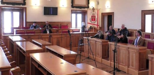 Salta il Consiglio Comunale: manca il numero legale in prima convocazione, si torna in aula domani