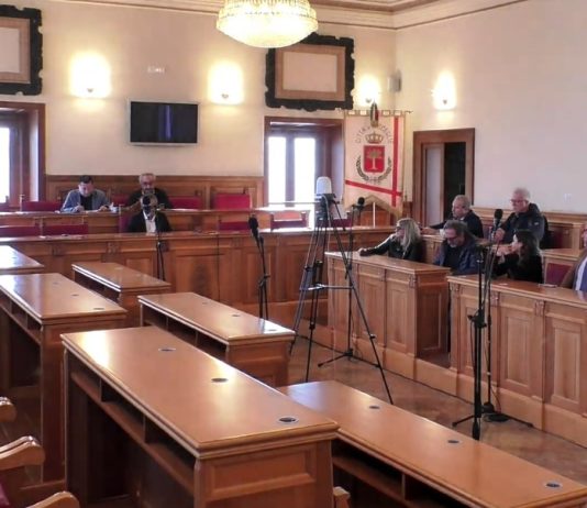Salta il Consiglio Comunale: manca il numero legale in prima convocazione, si torna in aula domani