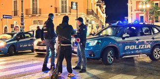 La Polizia di Stato presidia il centro storico contro l’uso selvaggio di bici elettriche e monopattini